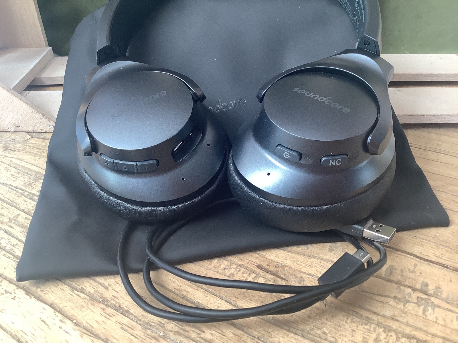 Soundcore by Anker Q20i Hybrid Active Noise Cancelling Headphones, Big Bass