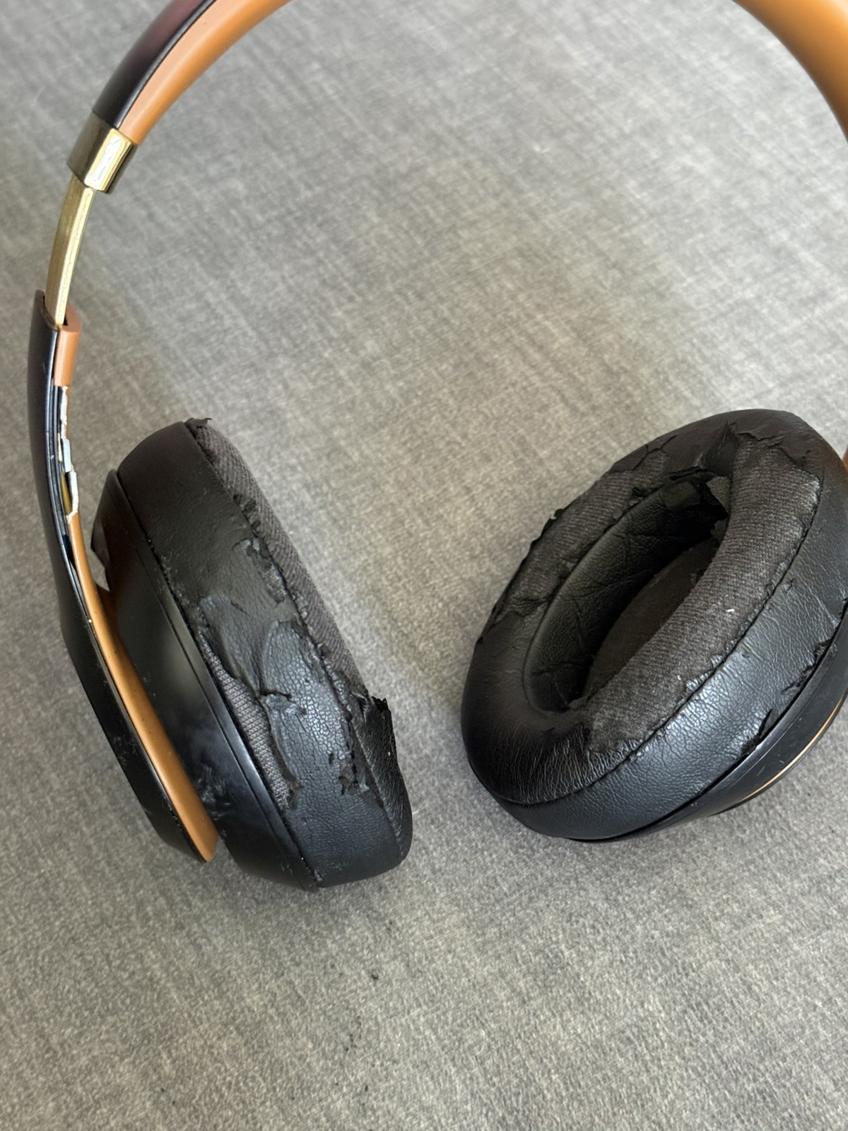 Beats by Dr. Dre Studio3 Over the Ear Wireless Headphone A1914 Black/Brown*READ*