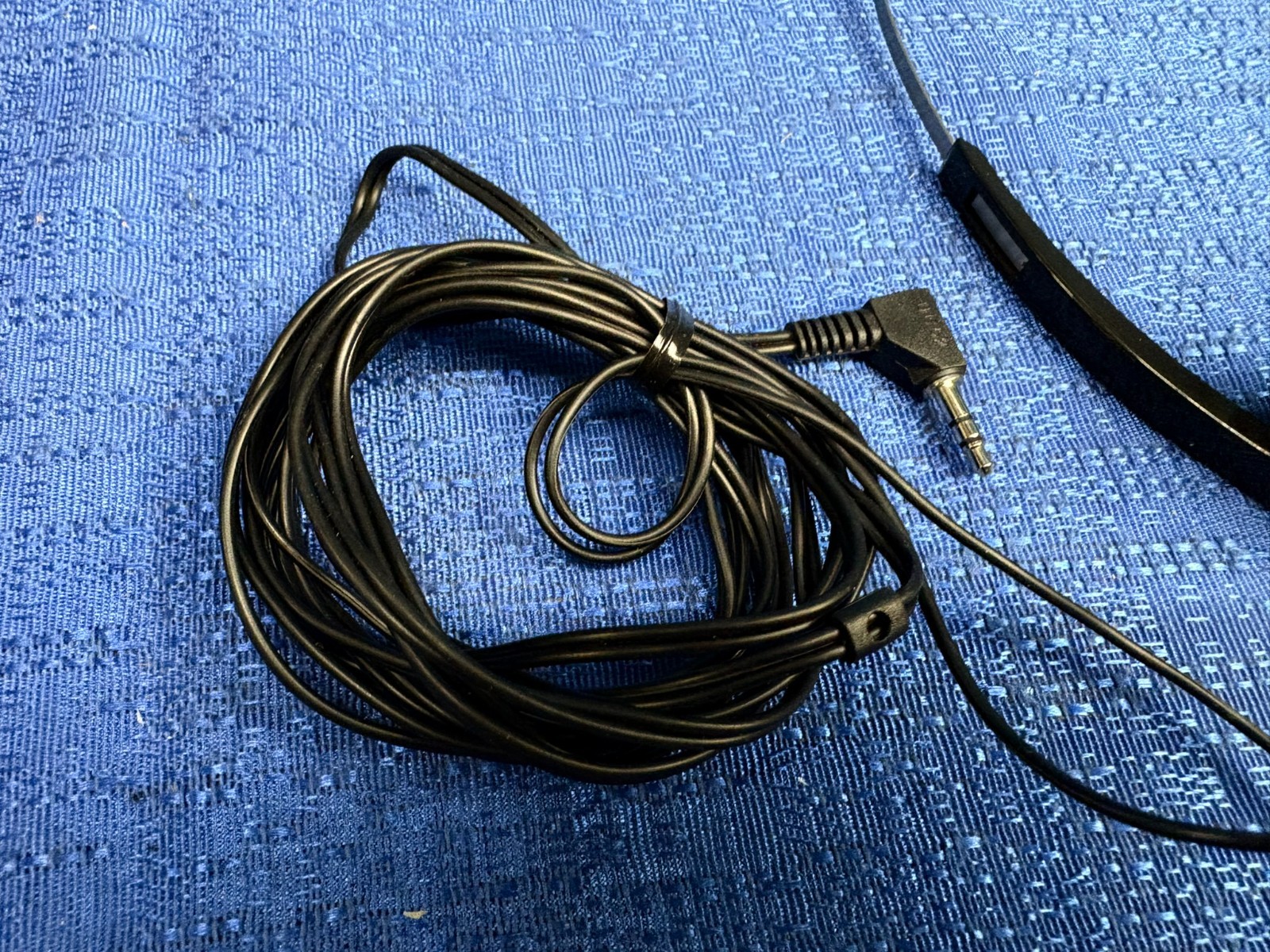Labtec GO 420 Foam Over-Ear “Walkman Style” Stereo Headphones Metal Band 3.5mm