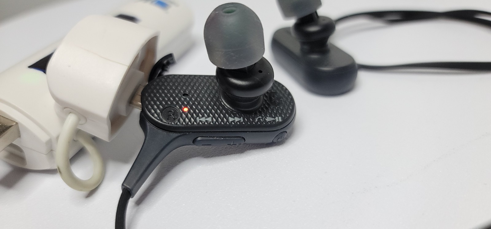 Sony Extra Bass Stereo Earbuds, In-Ear, Wireless, Black, MDR-XB50BS / Excellent