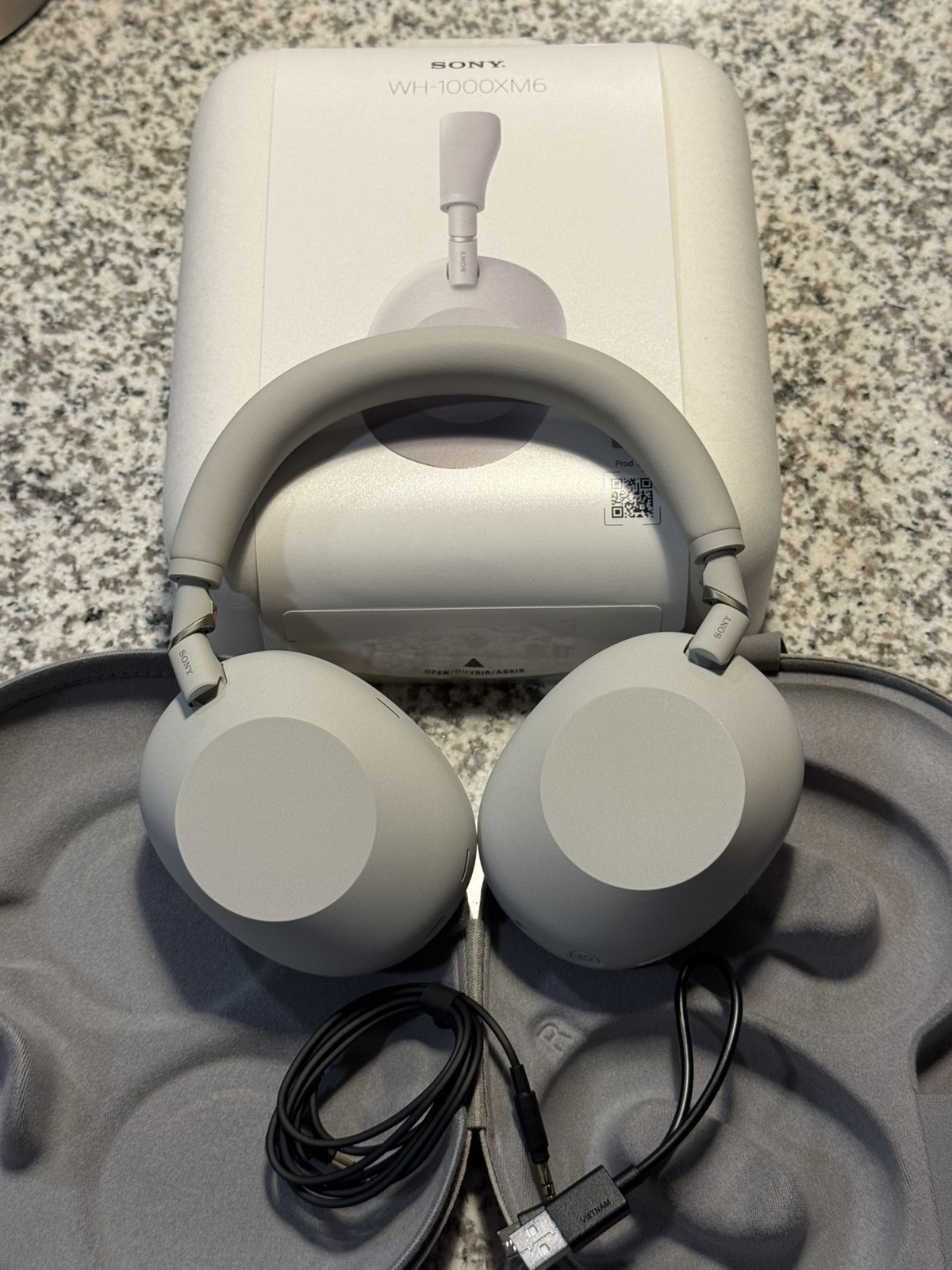 Sony WH-1000XM6 Wireless Noise-Canceling Headphones Platinum Silver – Excellent