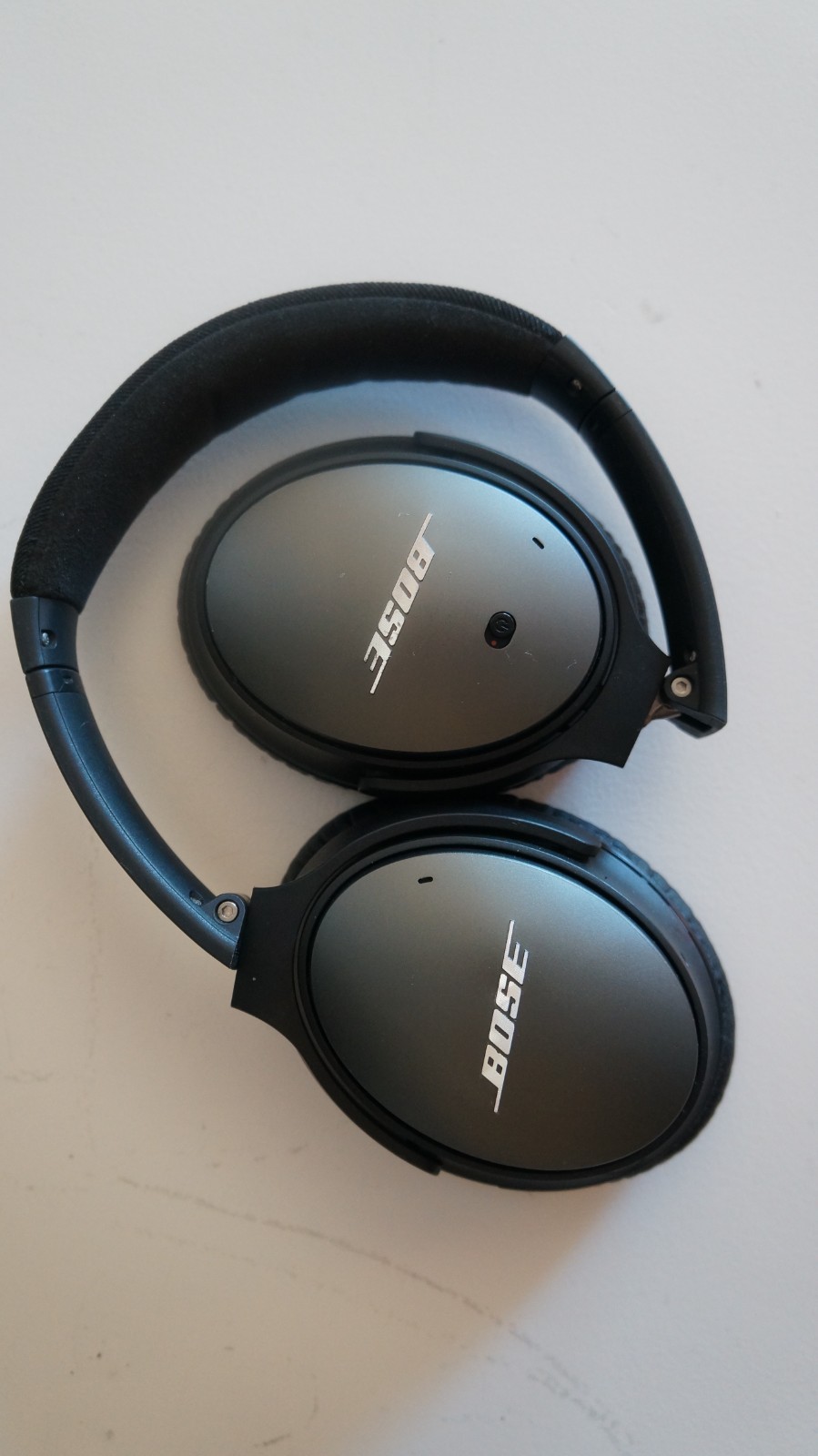 Bose QuietComfort 25 Over the Ear Headphone – Black – Good working.