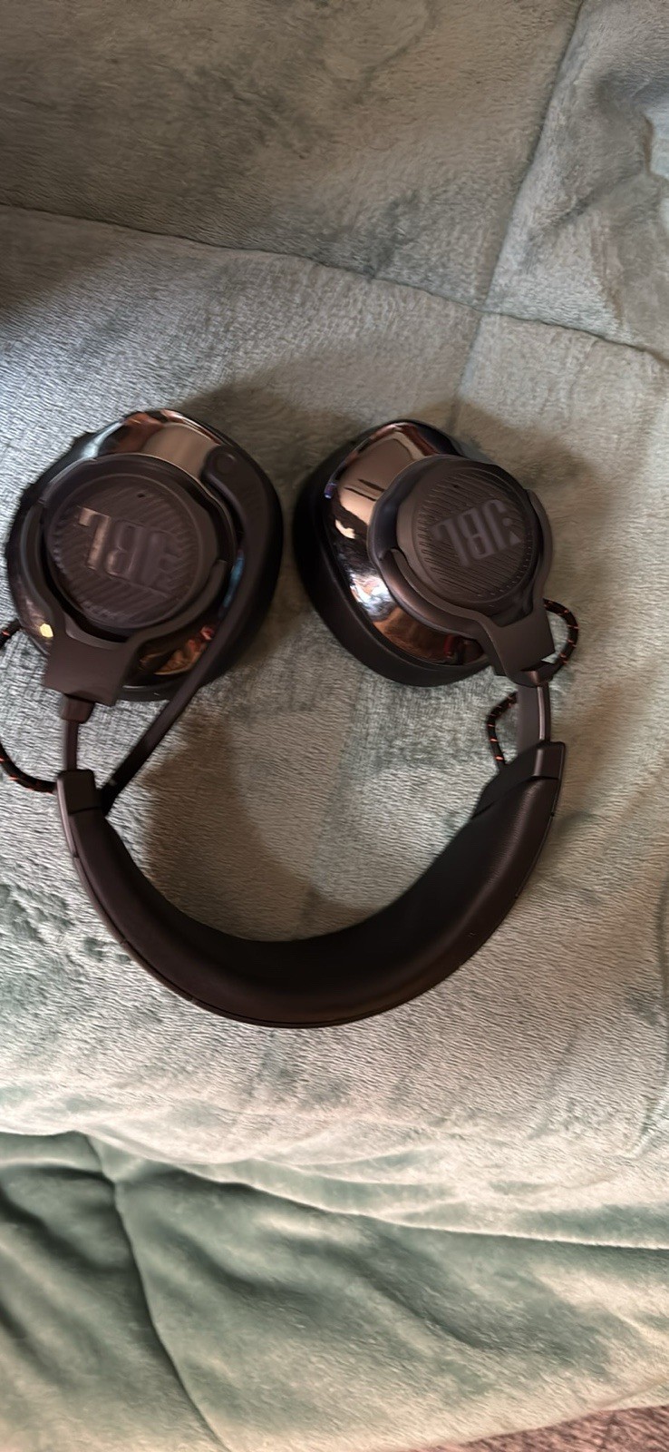 JBL quantum 800 ￼
