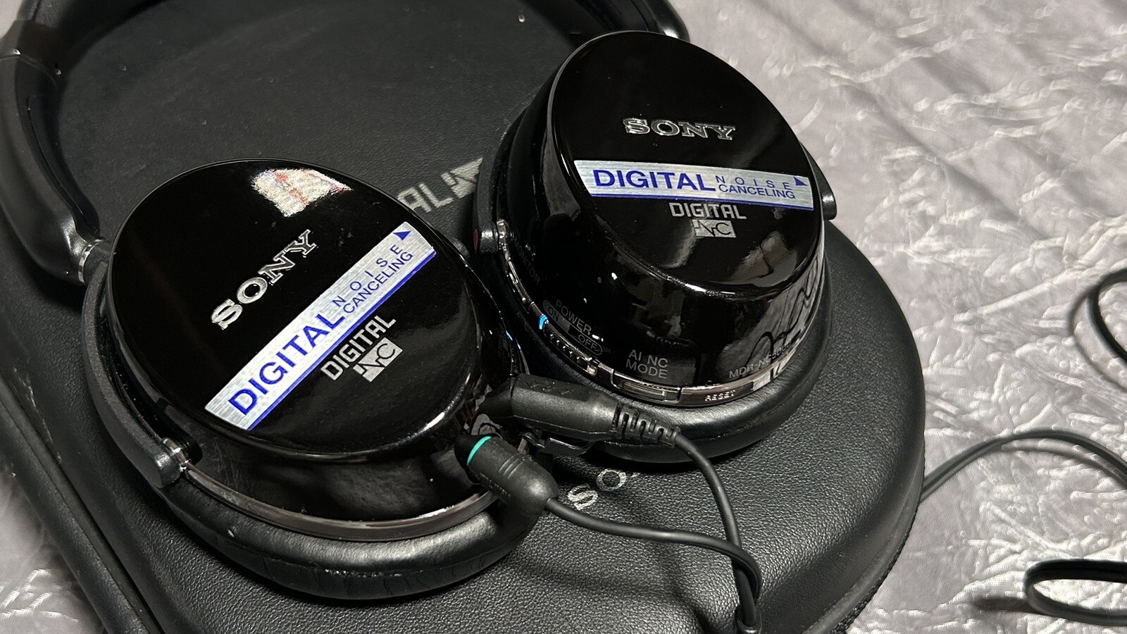 Sony Digital MDR-NC500D Black Noise Cancelling Headphones, With Case, Charger…