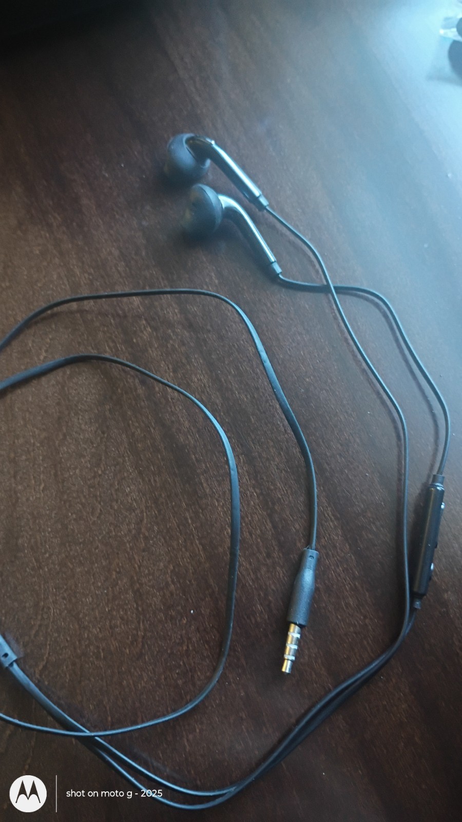 plug in headphones 3.5 plug-in Jack with adjustable volume on cord