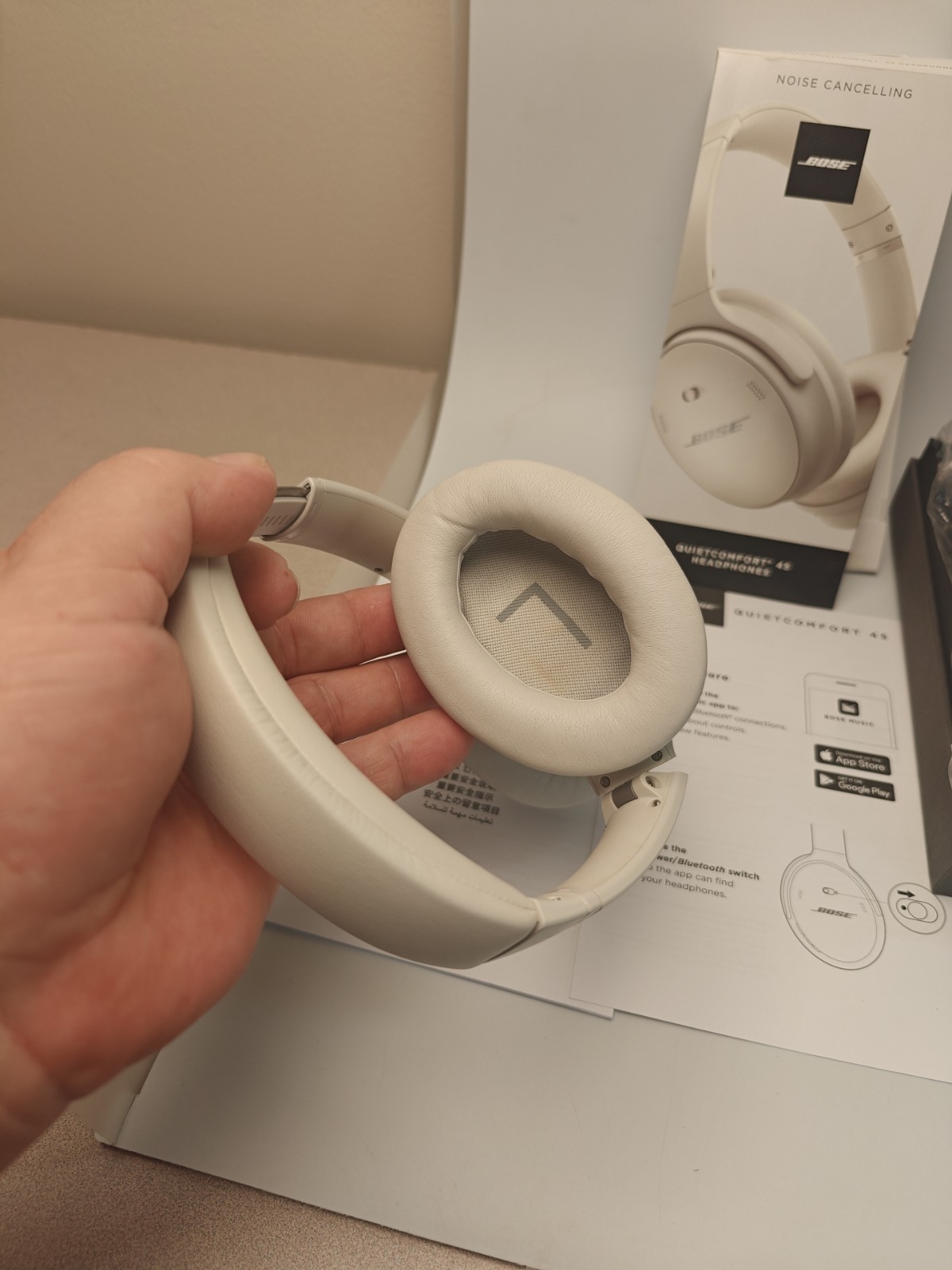 Bose QuietComfort 45 Wireless Over-Ear Headphones White Smoke Low Use Excellent!