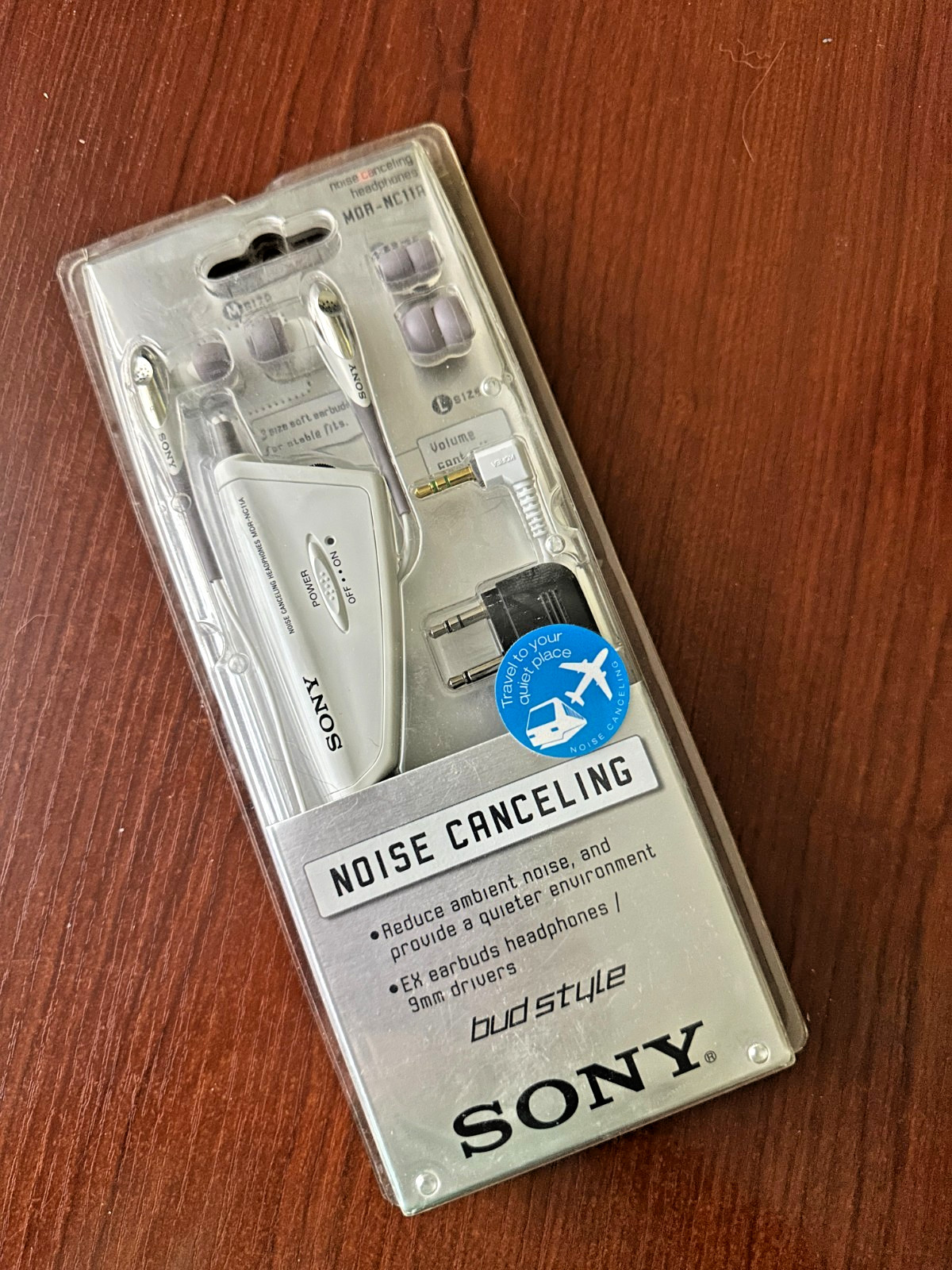 Sony Noise Canceling Earbuds headphones Volume Control White (MDR-NC11A) *NEW*