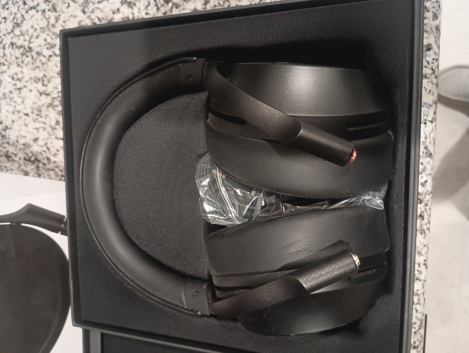 Sony MDR-Z7M2 Hi-Res Stereo Headphones Black – Open Box