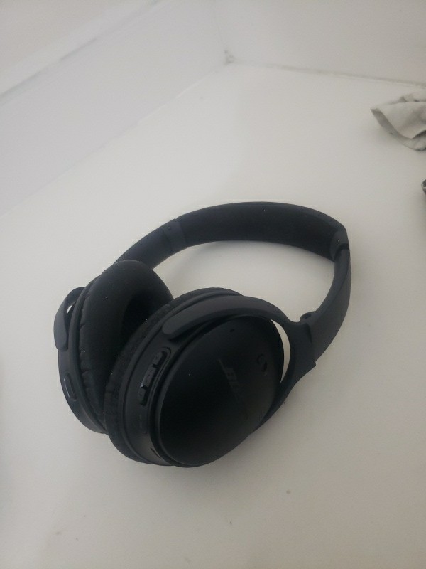 Bose QuietComfort 35 II BT Noise Cancelling Headphones • Excellent Condition