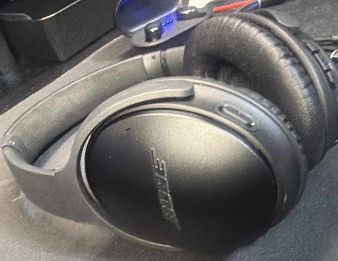 Bose QuietComfort 35 Over the Ear Wireless Headphones – Black Great Condition!
