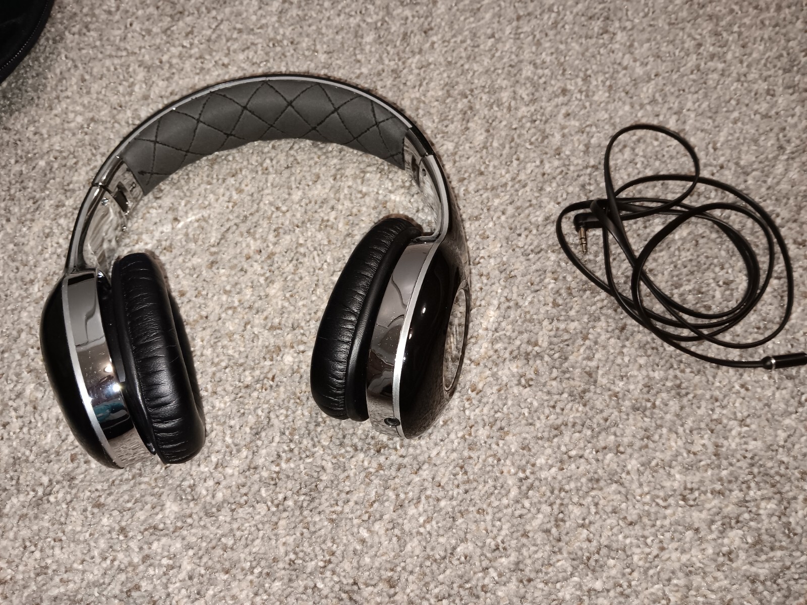 SOUL by Ludacris SL150 On-Ear wired chrome Headphones