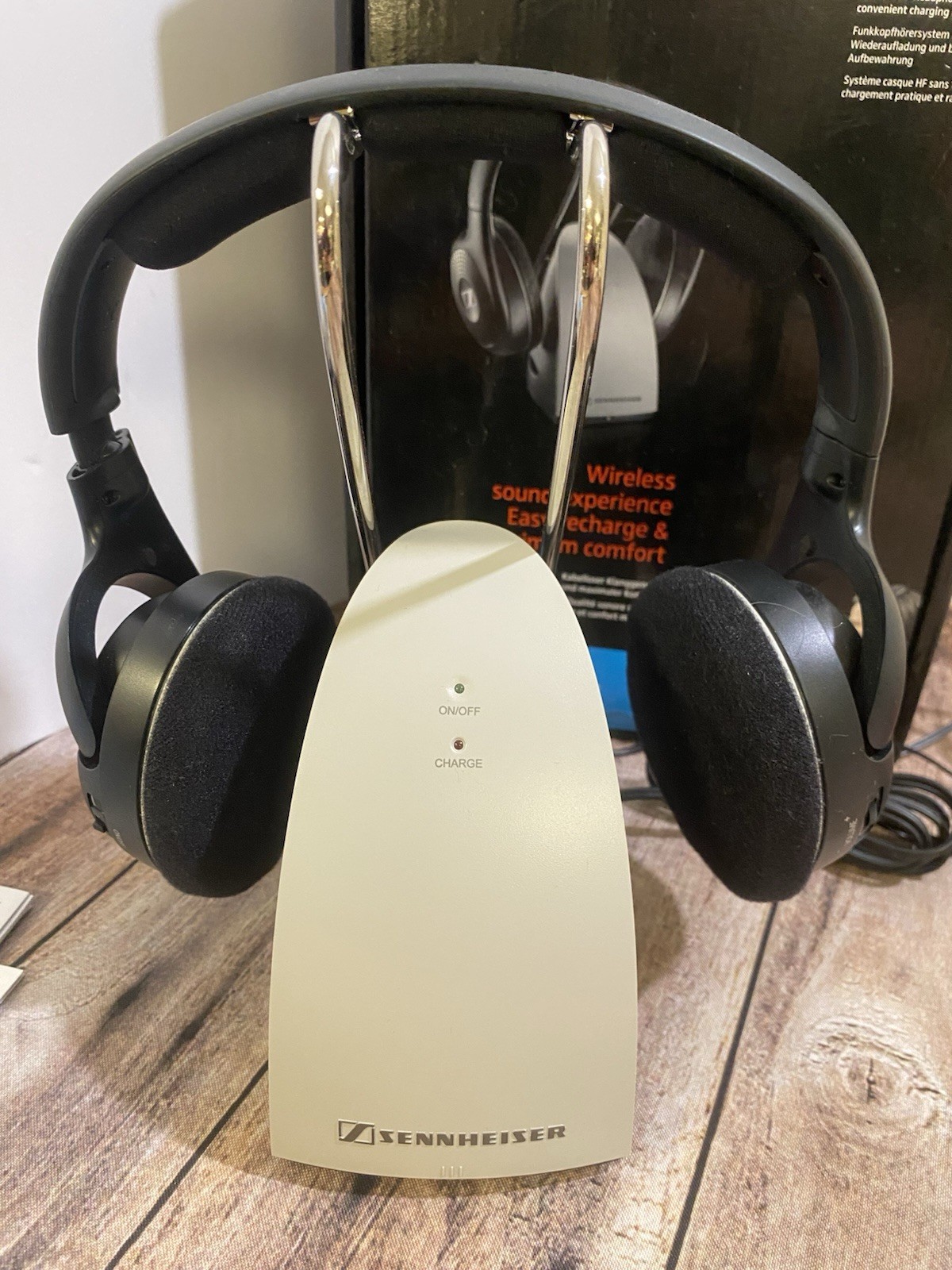 Sennheiser RS 120 Wireless RF Headphone System W/ Charging Base Tested/Works