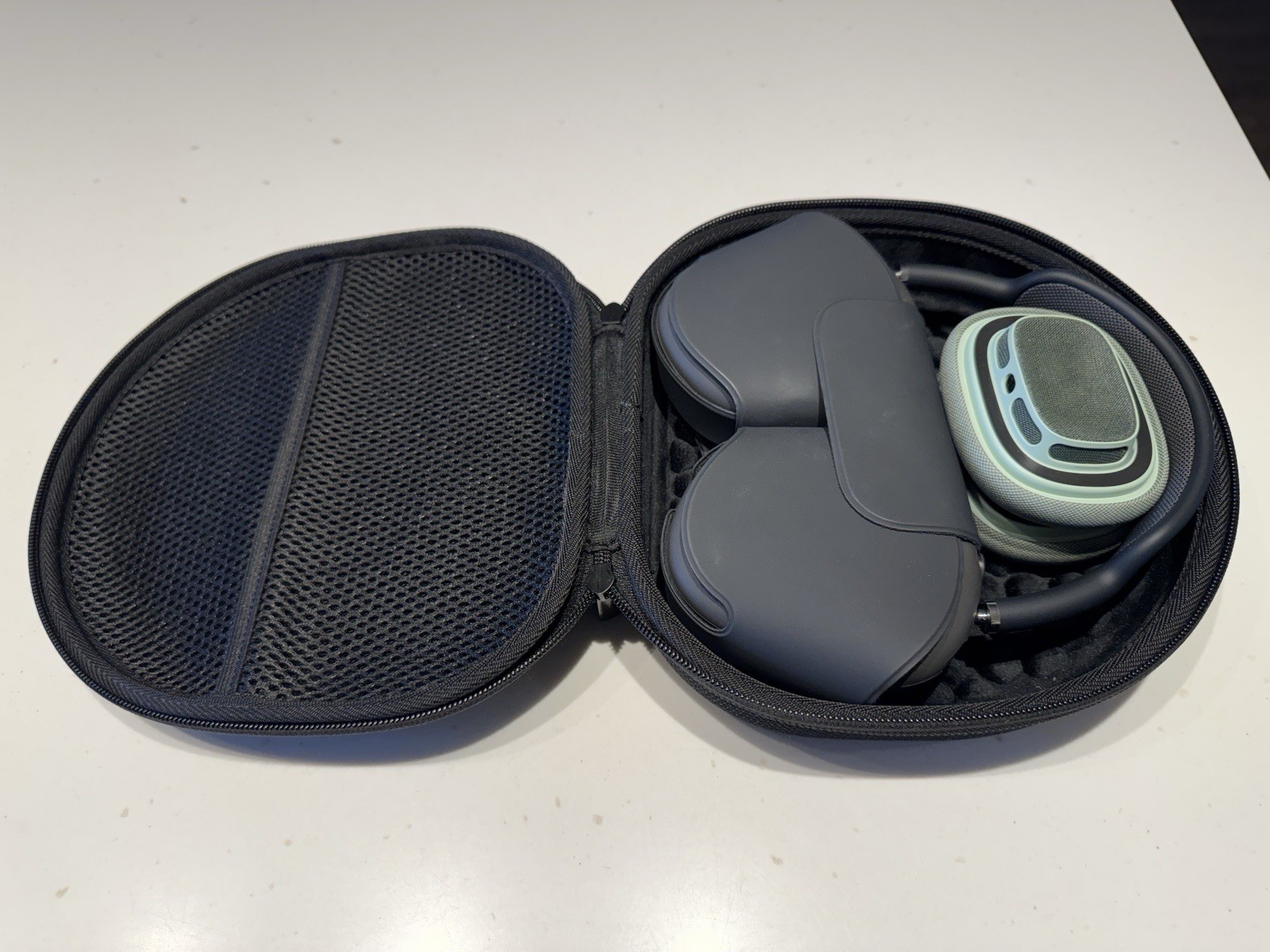 Apple AirPods Max, Space Gray, Lightning, Silicone Ear Cup Covers, Case, Xtras