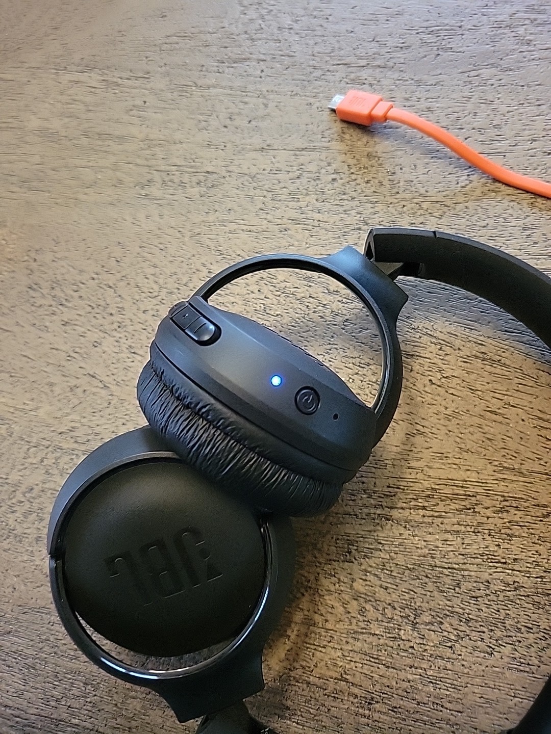 JBL TUNE500BT On-Ear Headphones Black Headband Ear-Cup **Charger INCLUDED