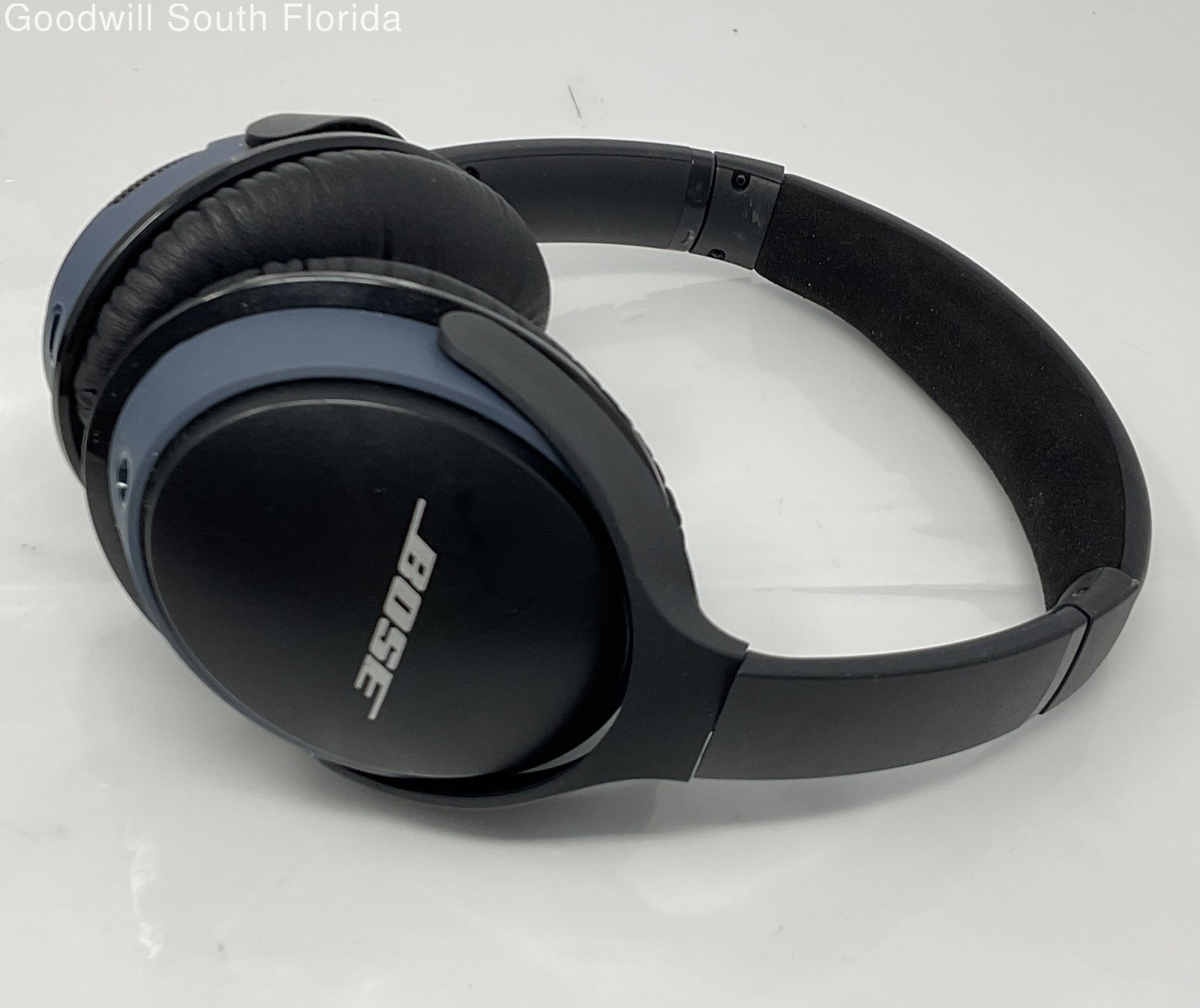 Bose Blue And Black Headphones With AUX & USB Charging Cable And Black Case NCL