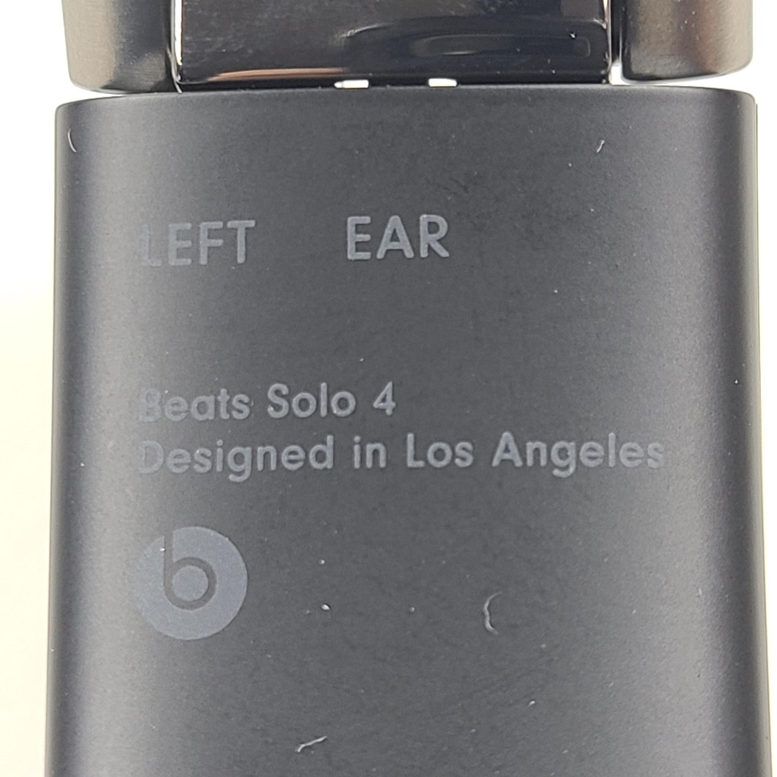 Beats Solo 4 Wireless On-Ear Headphones – Black no case GRADE A