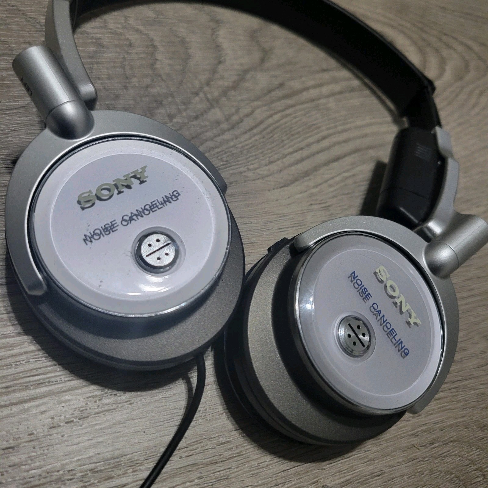Sony MDR-NC6 Noise Canceling Headphones Wired Noise Canceling Headphones Silver