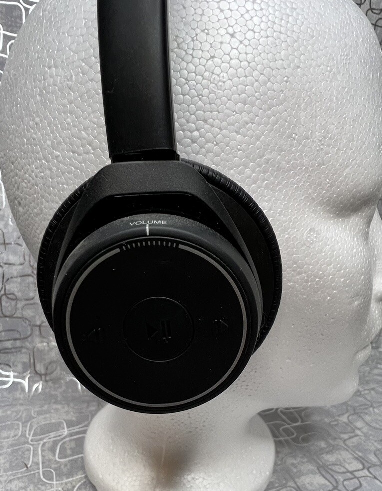 Plantronics B825 Voyager Focus UC Binaural Bluetooth Boom Headset w/ Charge Base