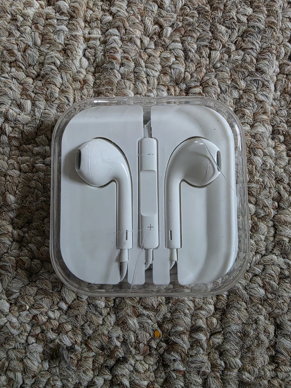 3.5mm Wired Earbuds Headphones w/ Microphone & Volume Control New White