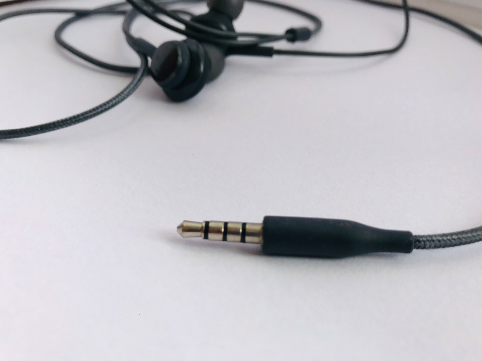 Powerful Super Bass Hand Free High Quality Headset Unique Sound Earbud