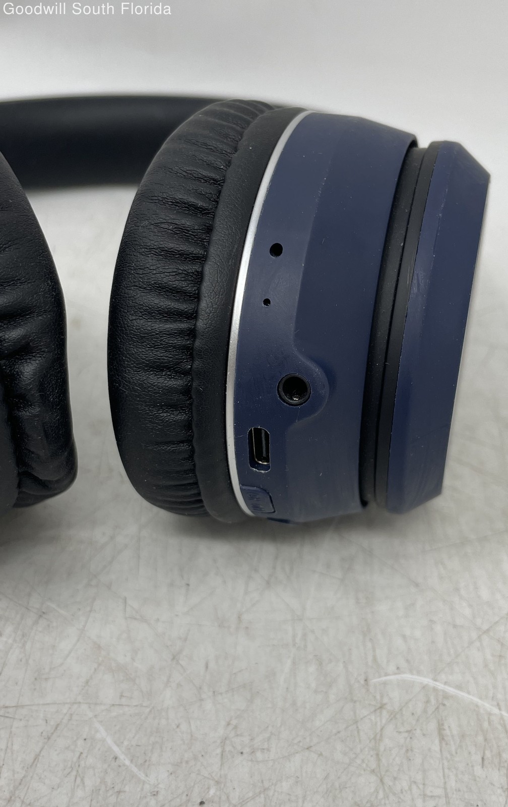 Quikcell Navy Blue Black Foldable Over The Ear Headphones With Cable Not Tested