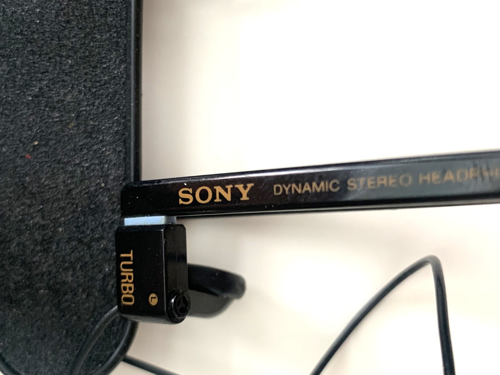 MDR-A 20 headphones, bought them about 10 years ago, never let me down, EXCELLEN