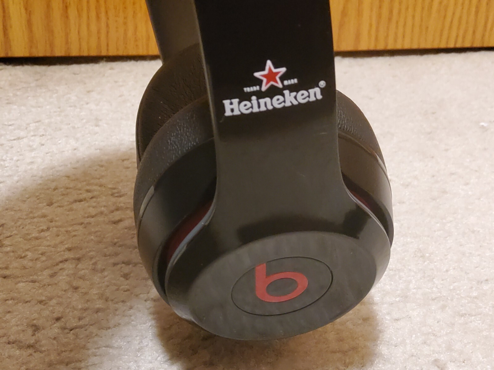 Beats Solo 2 Wired Headphones Black B0518 Rare Heineken version with Carry Case