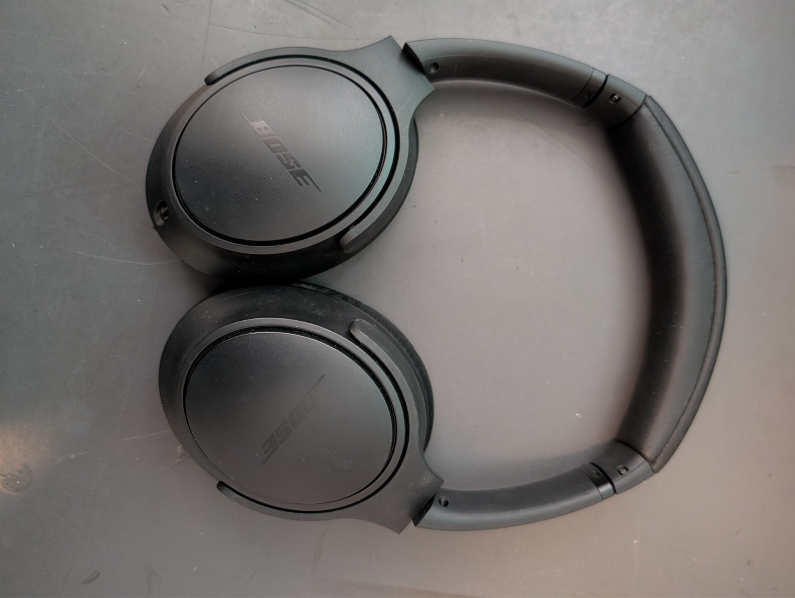 Bose Quietcomfort 25 – Black Over-Ear Wired Headphones w/ Carrying Case & Cable