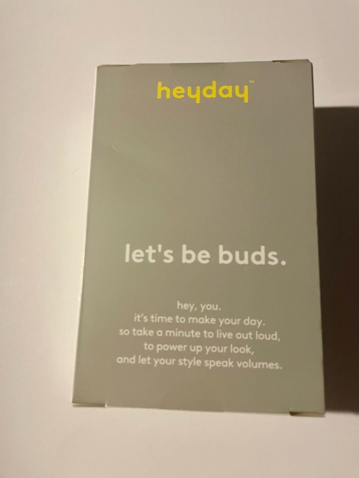 heyday Bright Heart Wired Earbuds New Sealed 3.5 MM Aux Mic Remote Cute Music