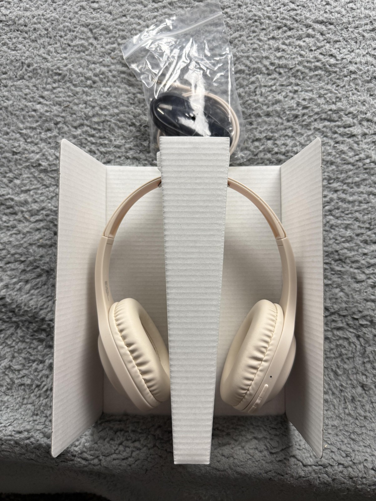 Heyday Wireless Headphones Beige Bluetooth 5.4 40H Playback Audio Cable Included