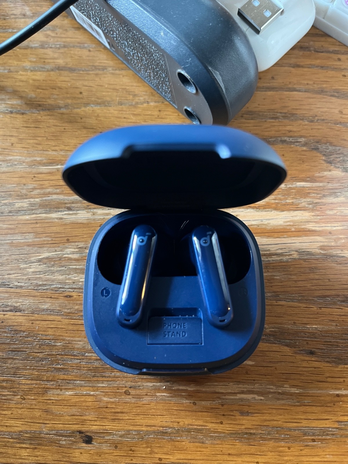 Soundcore P40i Wireless Earbuds 2-in-1 Case & Phone Stand Smart Noise Cancelling