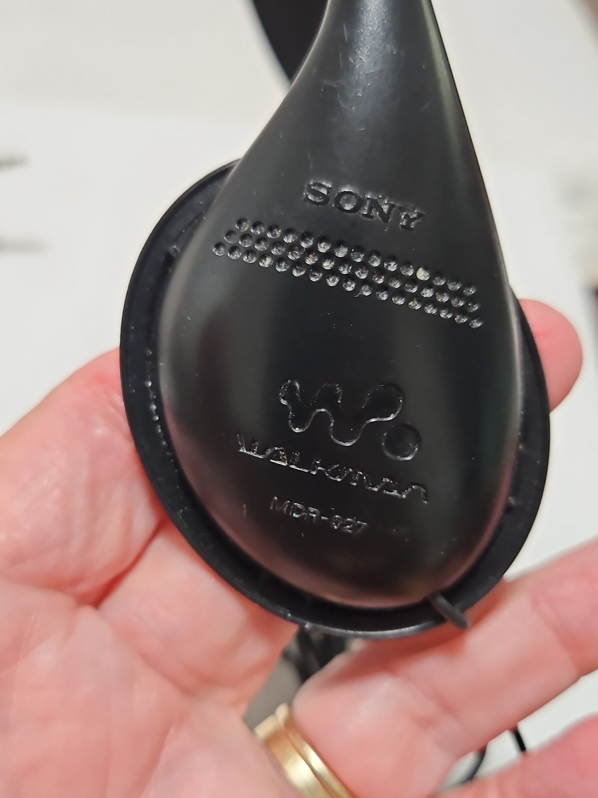 Sony Walkman MDR-027 On-Ear Headphones Black Wired Portable Audio Black Vintage