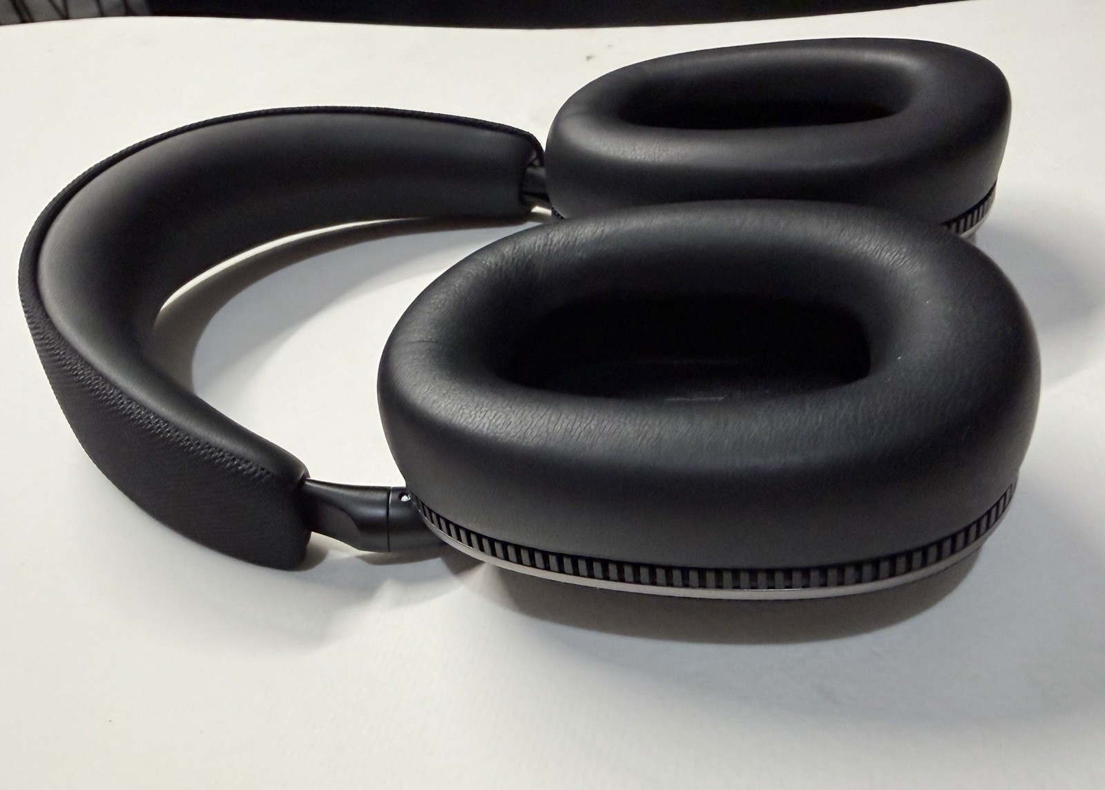 EUC Bowers & Wilkins Px7 S3 Wireless ANC Over Ear Wireless Headphones W Box Case