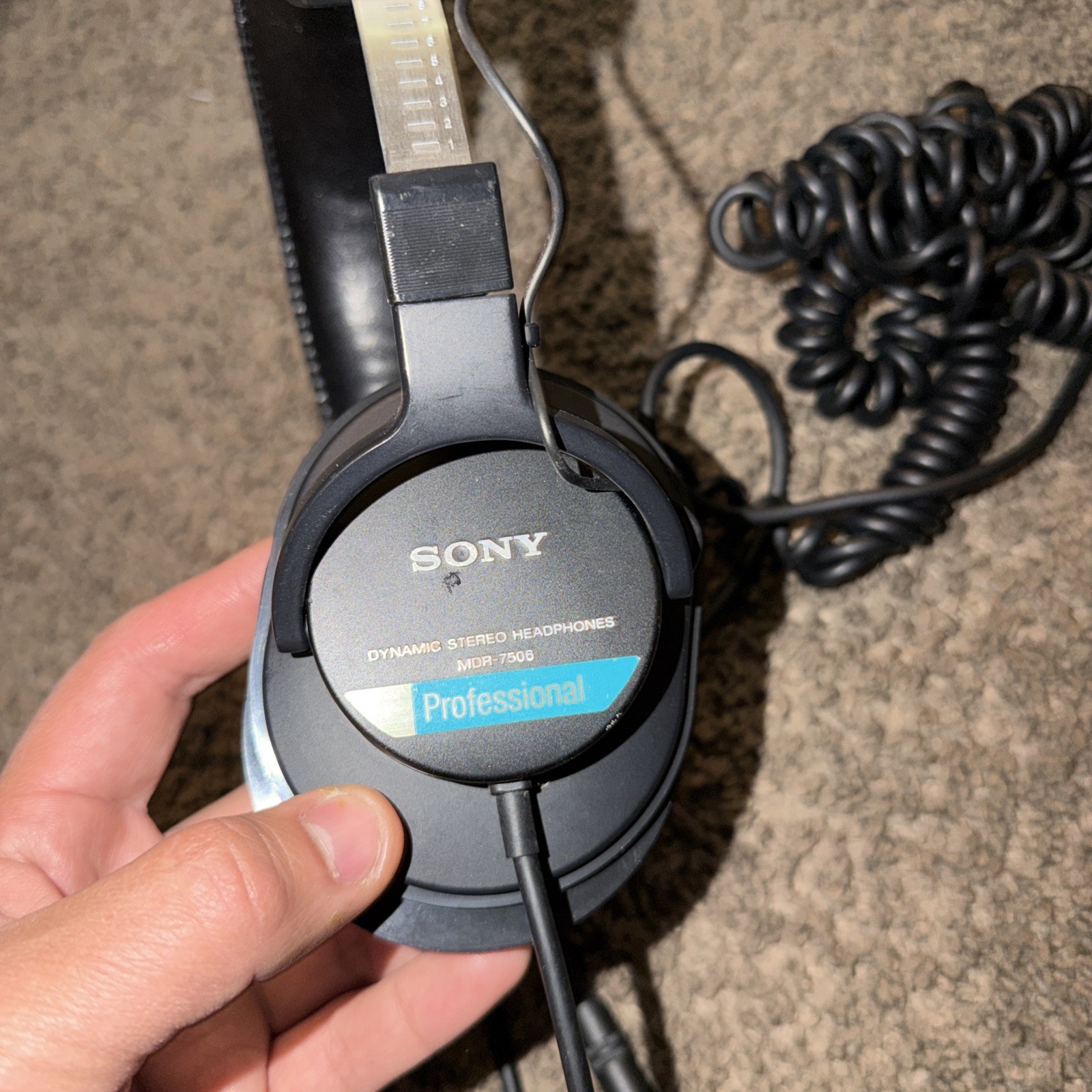 Sony MDR-7506 Wired Over-Ear Dynamic Studio Monitoring – Used Missing Ear Pads