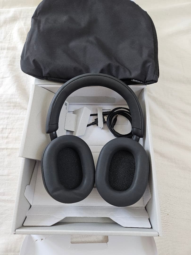SONY WH 1000XM5SA Soft Case Included Model