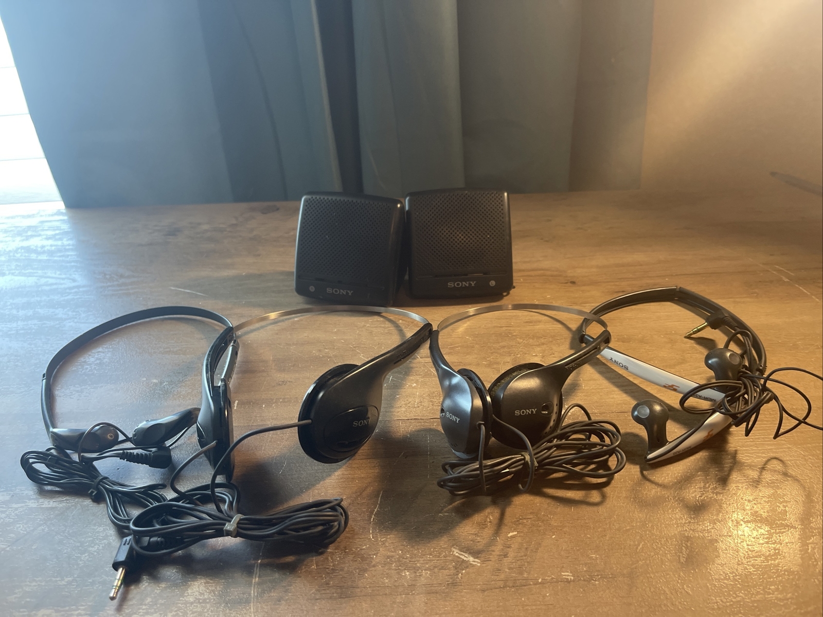 Lot of vintage sony headphones 2 over ear 2 in ear 1 speaker set Tested