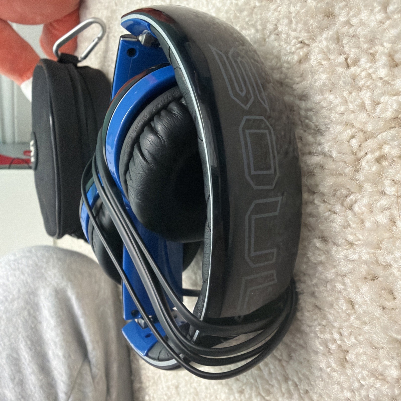 Soul by Ludacris SL100UB Ultra Dynamic On-Ear Headphones Blue very lightly used