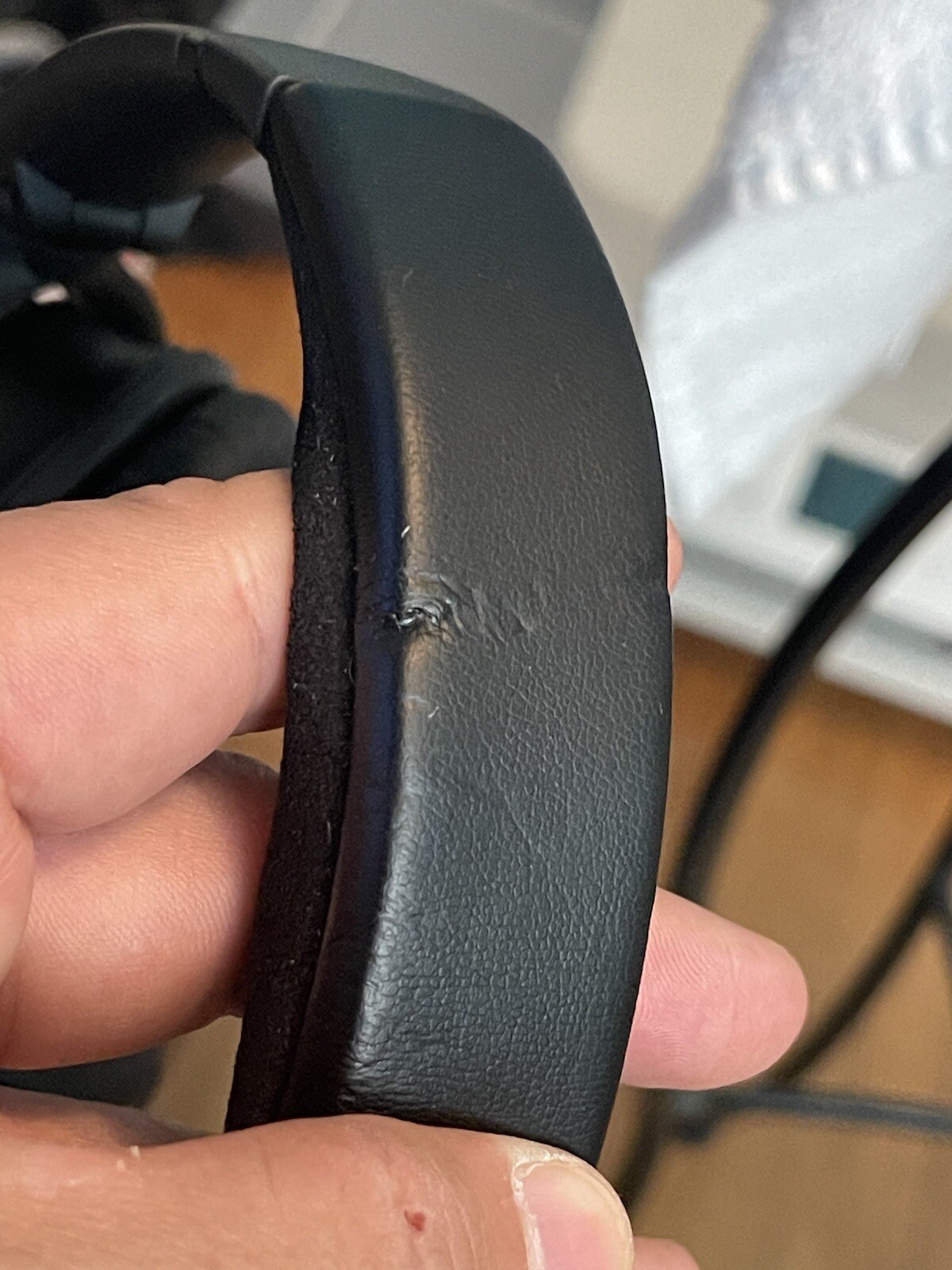 Bose QuietComfort 35 Over the Ear Wireless Headphones – Black Needs Ear Padding