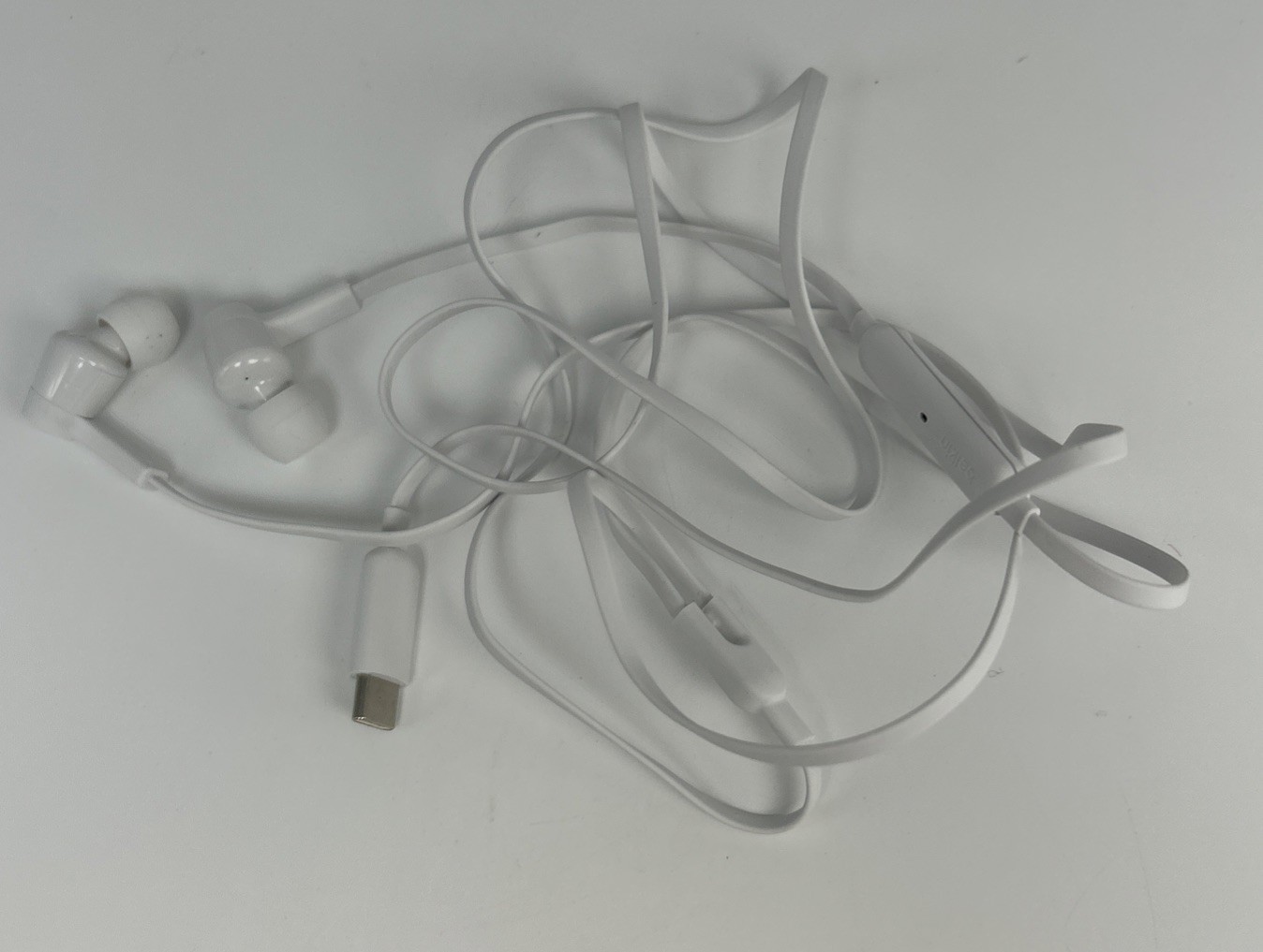 Belkin ROCKSTAR Headphones with USB-C Connector [USB-C Headphones] Damaged Box