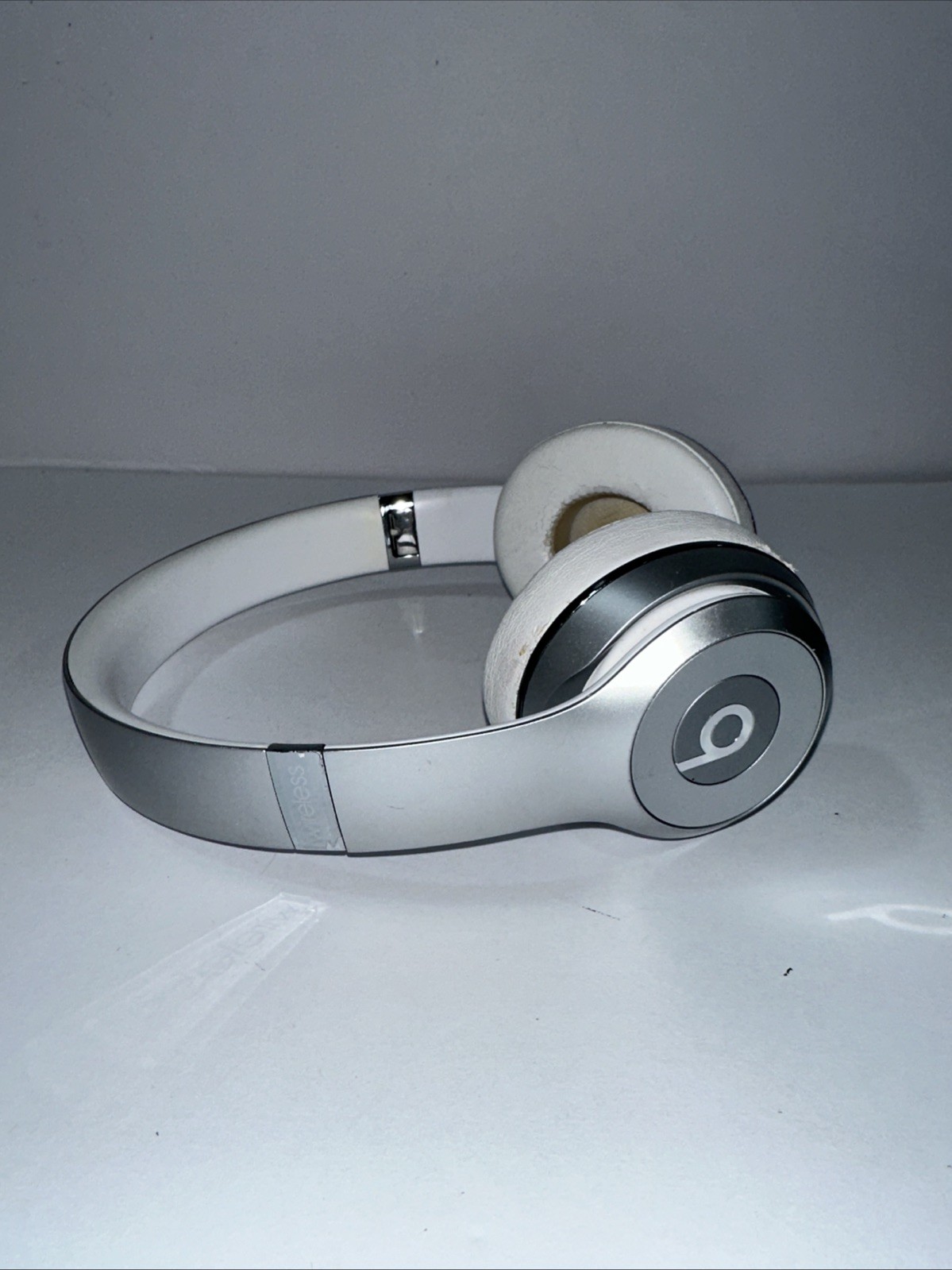Beats by Dr. Dre Solo3 Wireless Needs New Pads Headphones White Silver