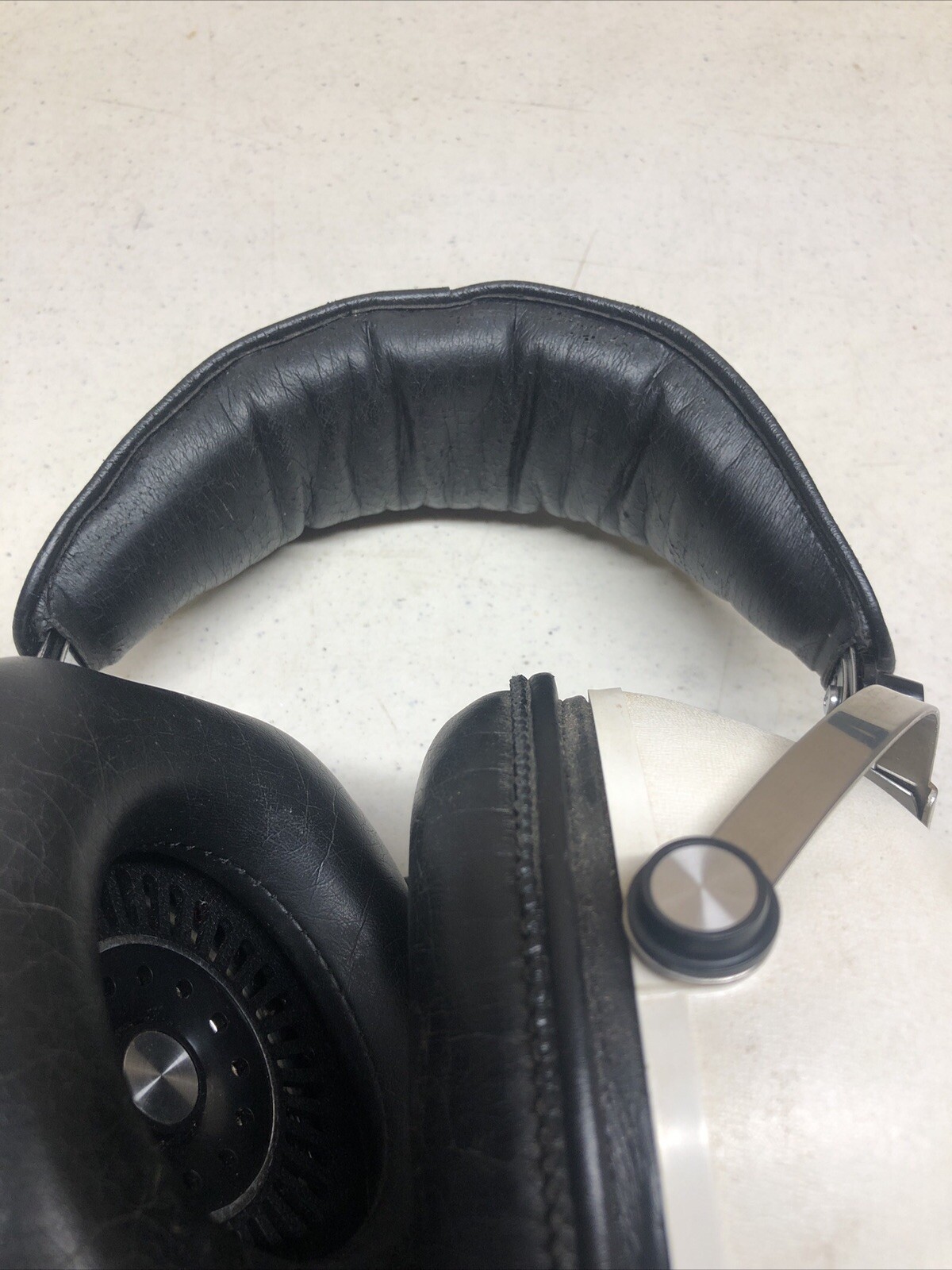 Lykes SHP 500 Stereo Headphones- White Untested