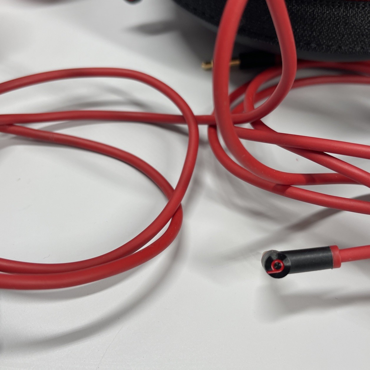 Beats by Dr. Dre Studio 2.0 Red Wired Headphones B0500 W/ case and 3 OEM cables