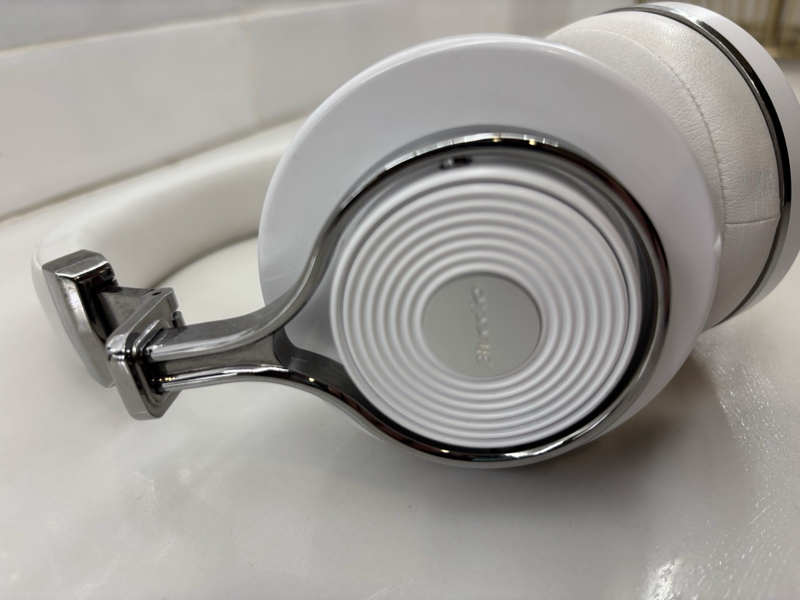 bludio Monster Turbine Wired Over-Ear Headband Headphones White/Silver