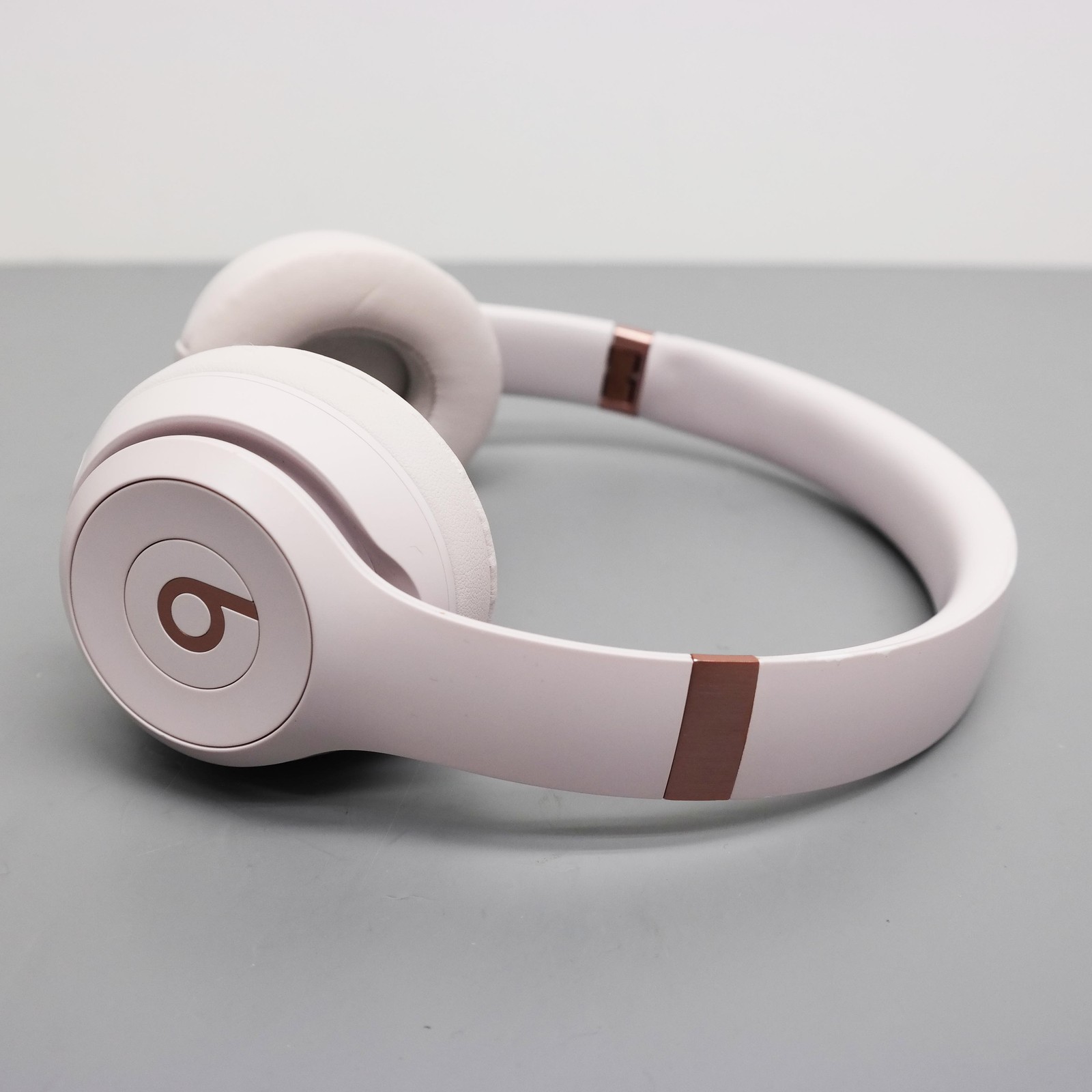 Beats by Dr. Dre Solo 4 Headphones MUW33LL/A Pink ISSUE