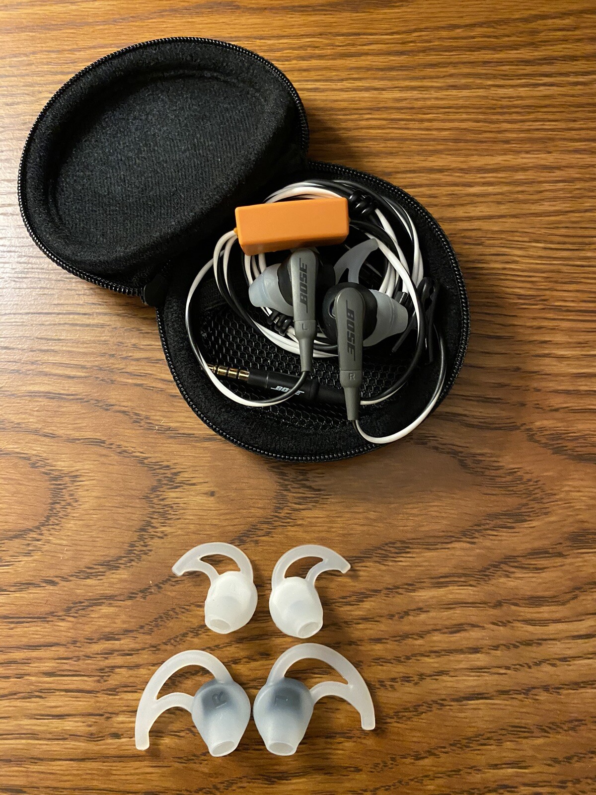 Bose Soundsport Wired In-Ear Headphones Charcoal/W Mic-Apple Only!