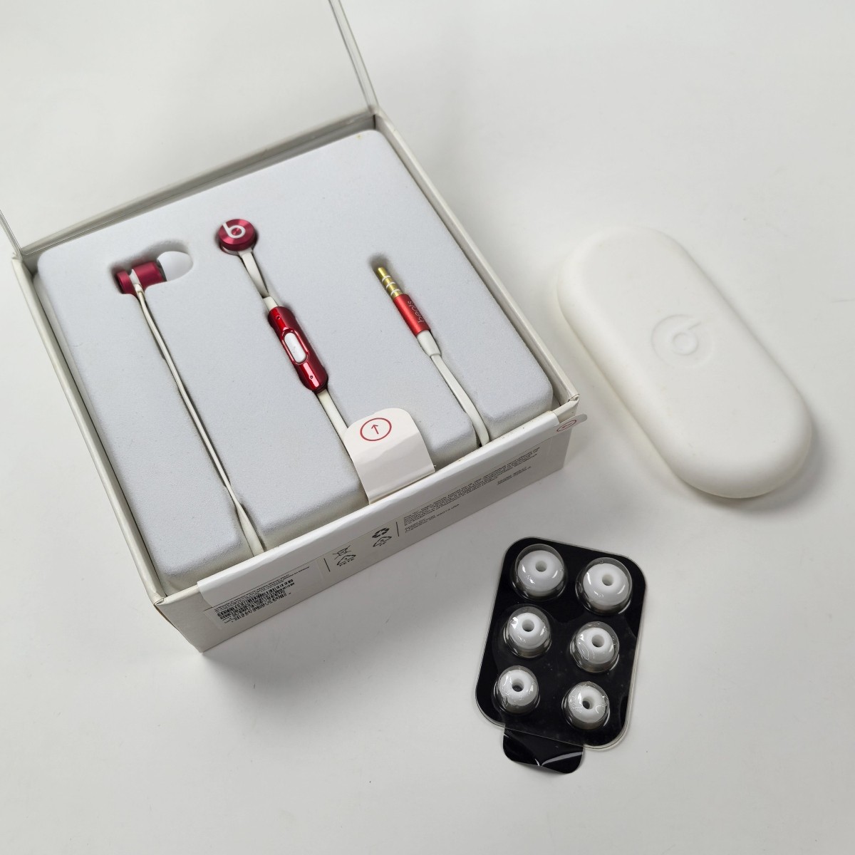 Beats by Dr. Dre UrBeats2 Wired Headphones In-Ear 3.5mm Jack Earbuds White Red