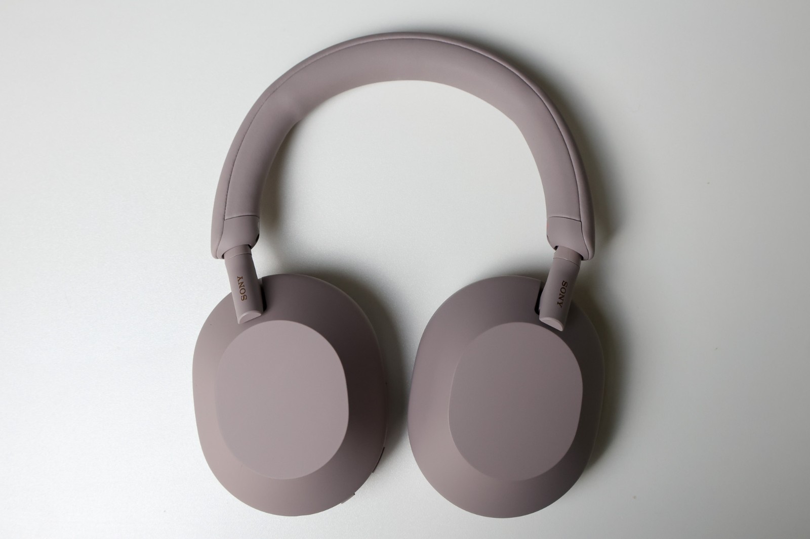 Sony – WH1000XM5 Wireless Noise-Canceling Over-the-Ear Headphones – Smoky Pink