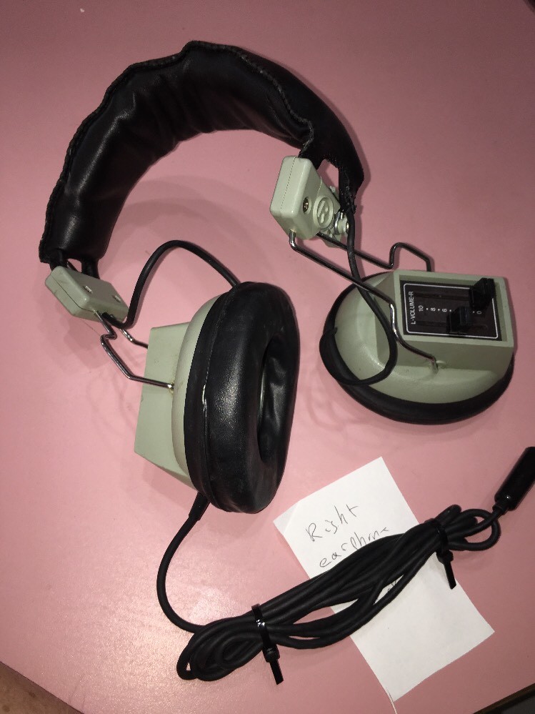 Realistic Nova 16 Stereo Headphones 8 Ohms Made in Korea Tested Works Great!