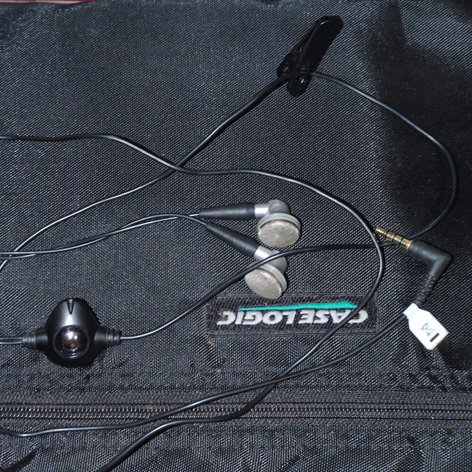 Caselogic 1100 Series In-Ear Wired Earbuds 3.5mm w/ Mic 6ft Black/Silver
