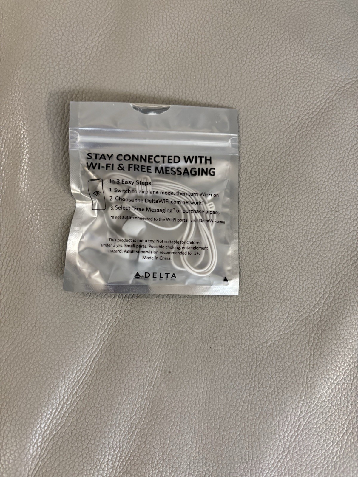 DELTA AIRLINES 2.5mm Jack TRS NEW UNOPENED Wired Earbuds Ear Buds Phone Airplane